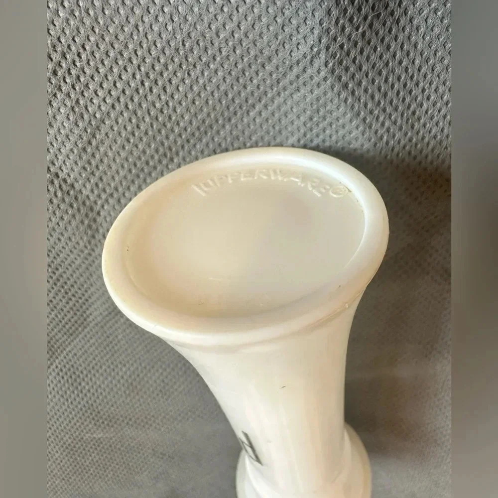 Tupperware Pepper Shaker only - Picture 3 of 5